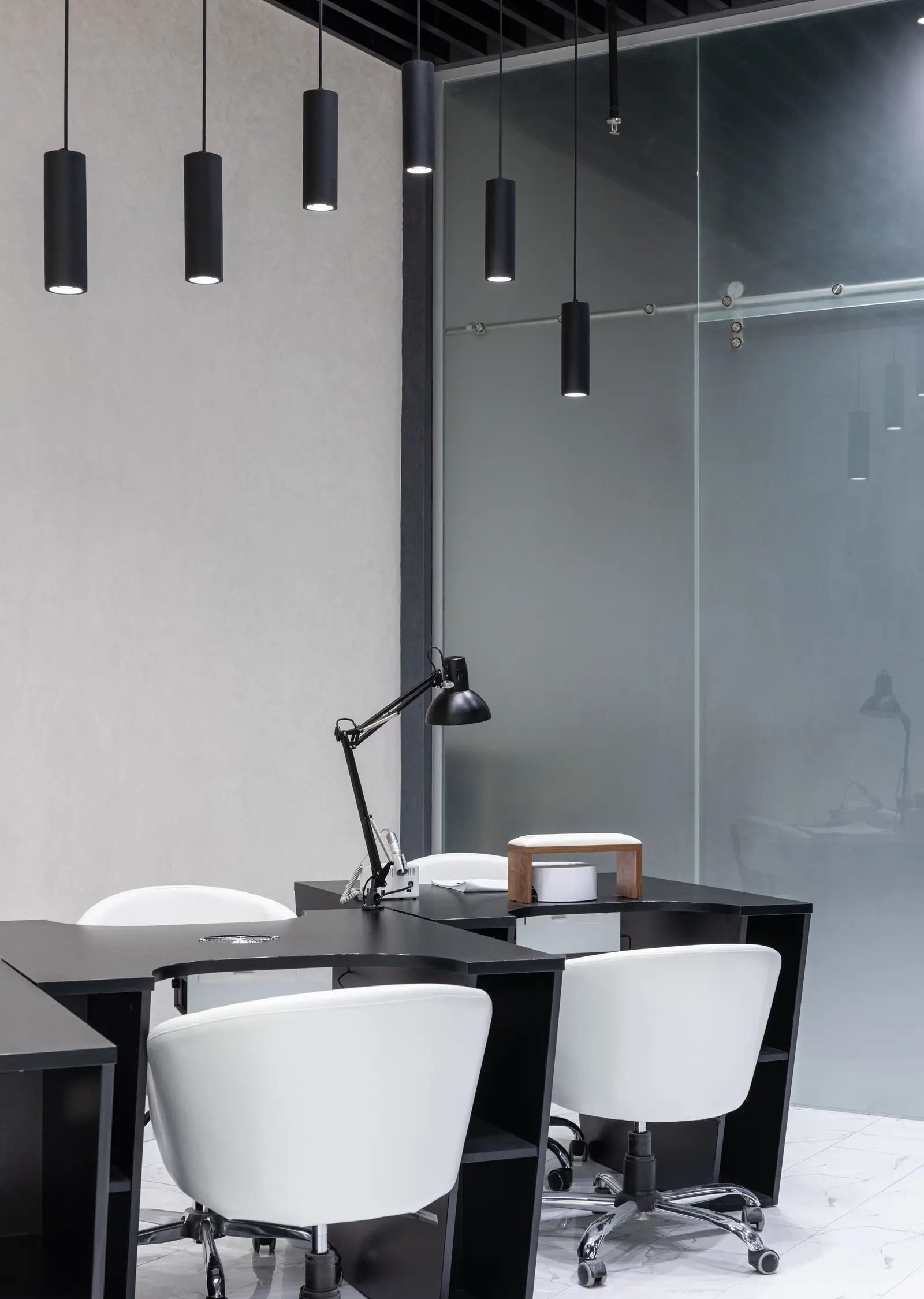 kancelarija crni namjestaj