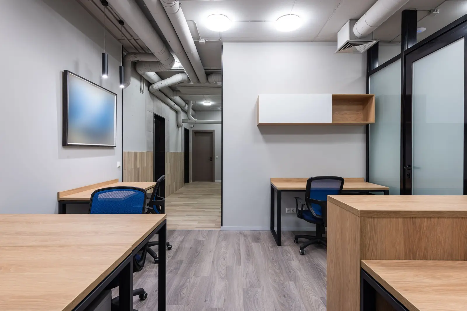 Büro mit Holzmöbeln nach Maß