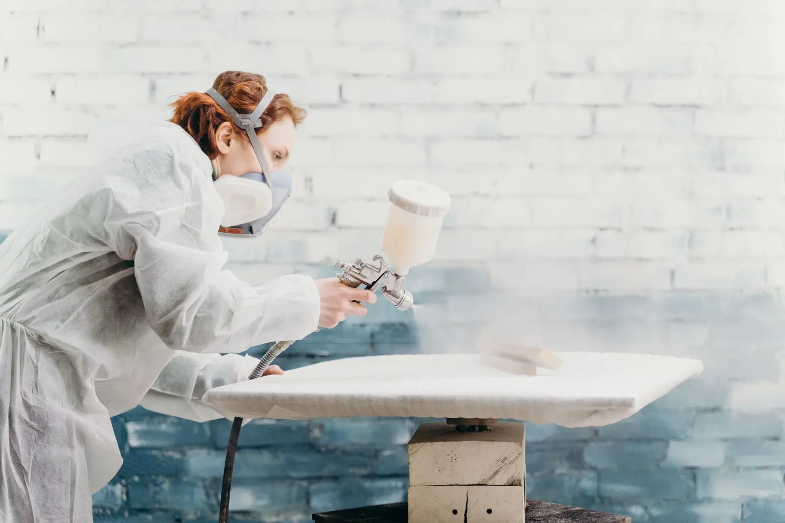 Lacquering an element in the paint shop