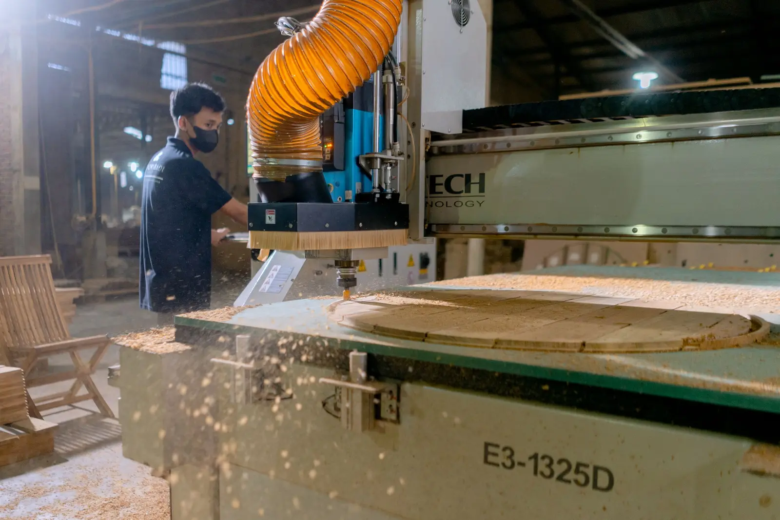 radnik cnc fabrika